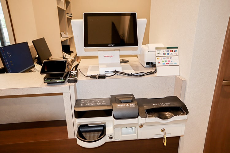 セミセルフレジ（自動精算機）