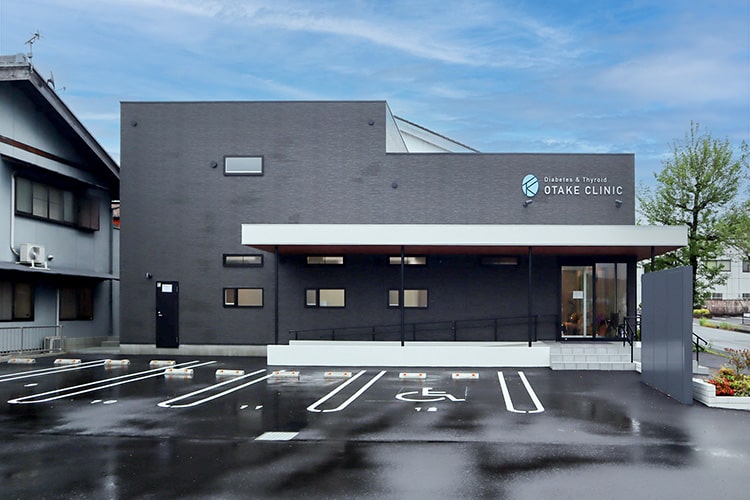 駐車場（クリニックの前）