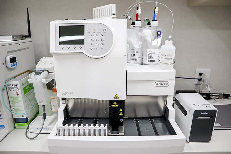 血液検査装置（ADAMS HYBRID AH8290）